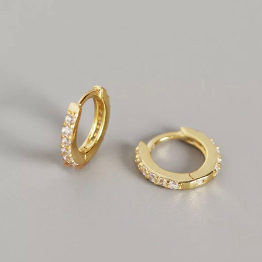 Last 1! 14k Gold Cubic Zirconia Huggie Hoops - Picture 3 of 9